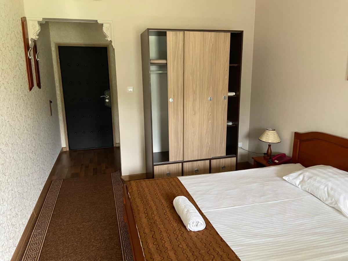 Hotel New Milenium Lukavac Eksteriør bilde
