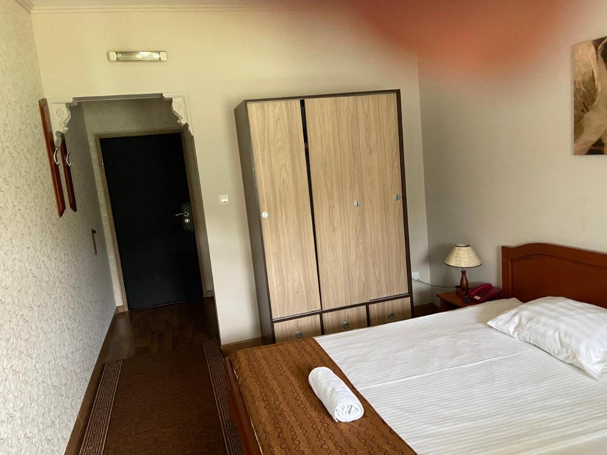 Hotel New Milenium Lukavac Eksteriør bilde