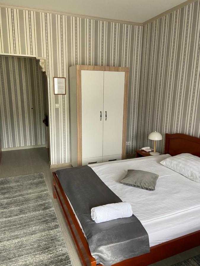 Hotel New Milenium Lukavac Eksteriør bilde