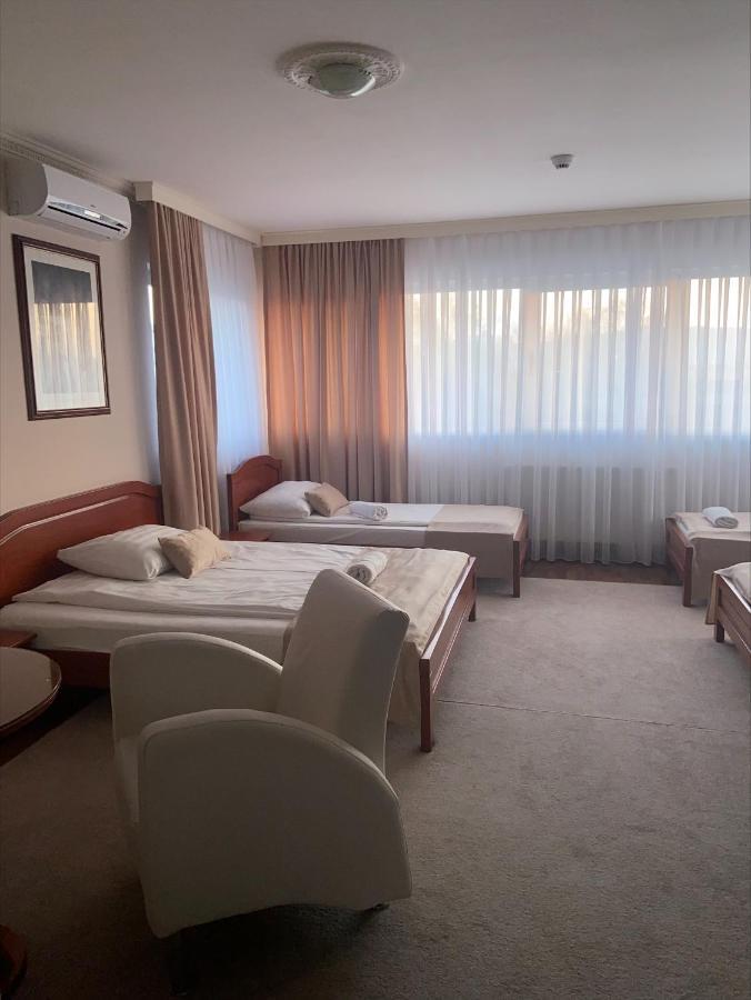 Hotel New Milenium Lukavac Eksteriør bilde