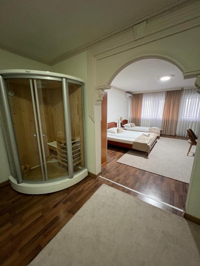 Hotel New Milenium Lukavac Eksteriør bilde