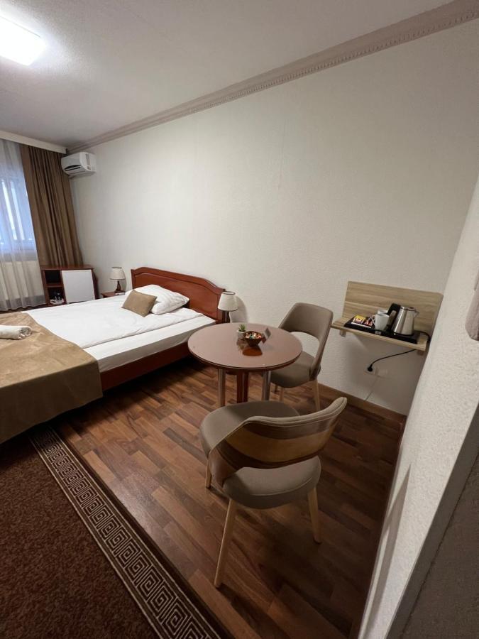 Hotel New Milenium Lukavac Eksteriør bilde