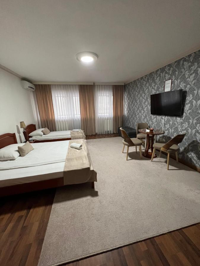 Hotel New Milenium Lukavac Eksteriør bilde