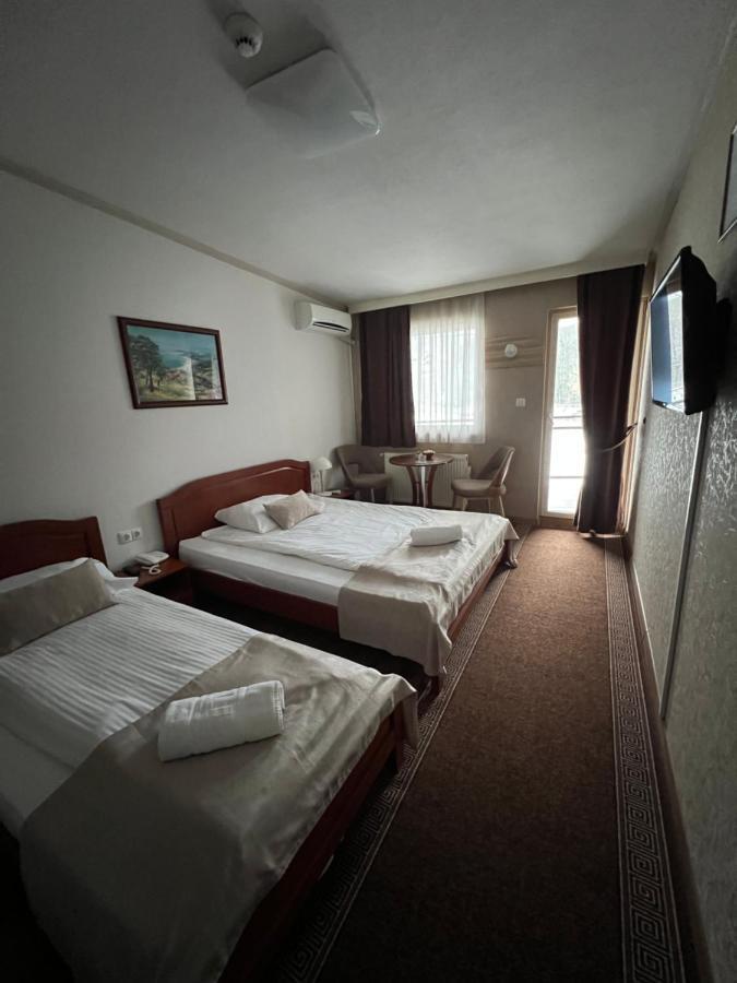 Hotel New Milenium Lukavac Eksteriør bilde