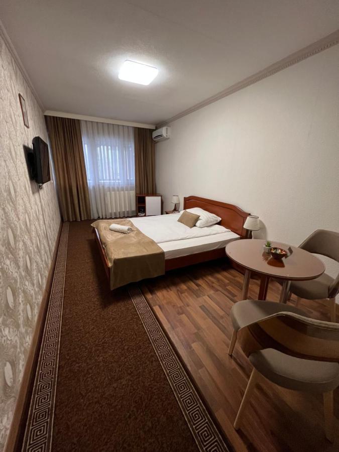 Hotel New Milenium Lukavac Eksteriør bilde
