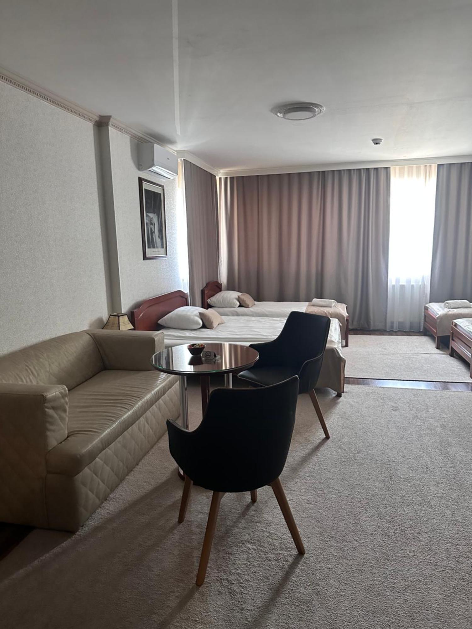 Hotel New Milenium Lukavac Eksteriør bilde